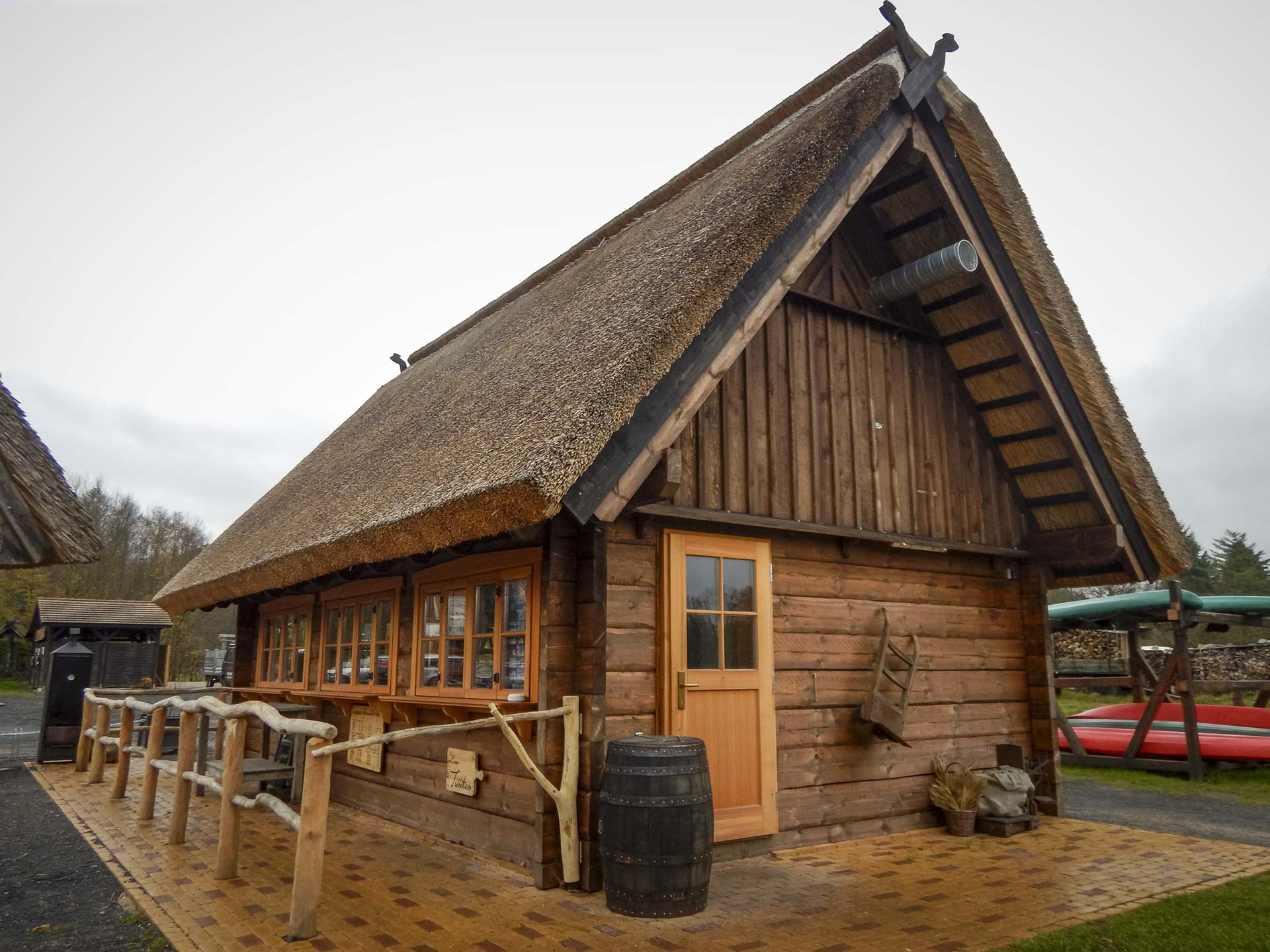 Spreewald_blockbohlenhaus_schlepzig_reetdach_02