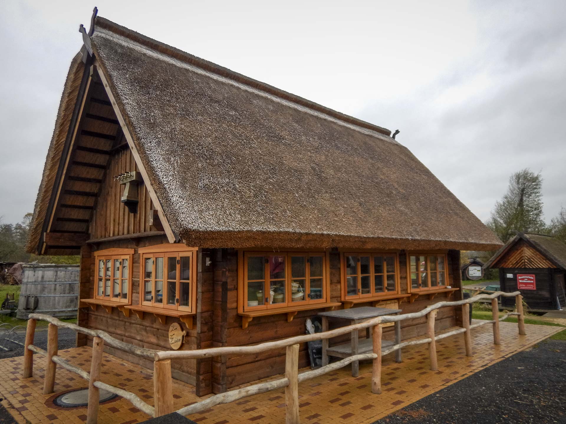 Spreewald_blockbohlenhaus_schlepzig_reetdach_03