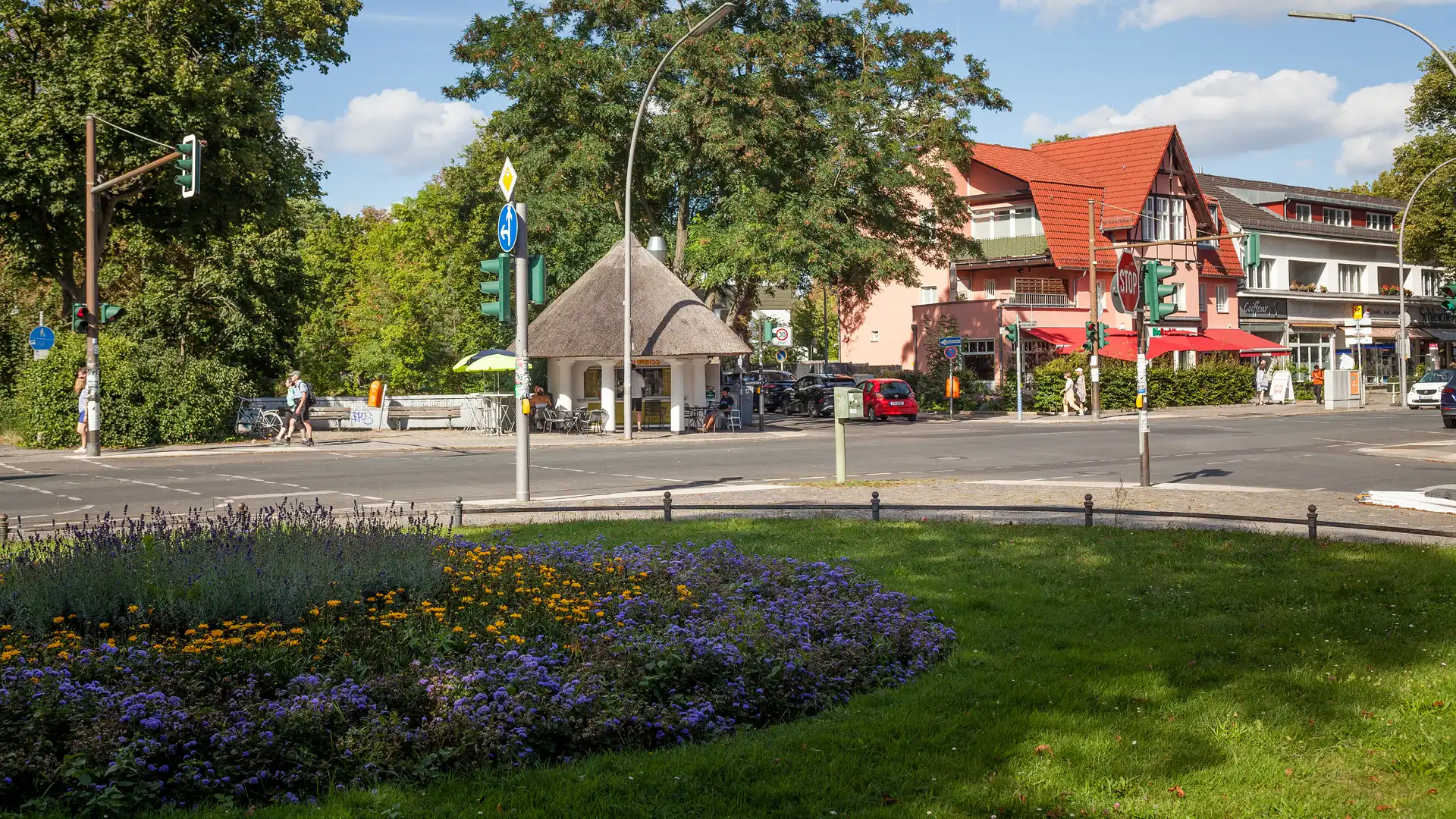 1920x1080_reetdachdecker_berlin_ubhf_dahlem_dorf_21